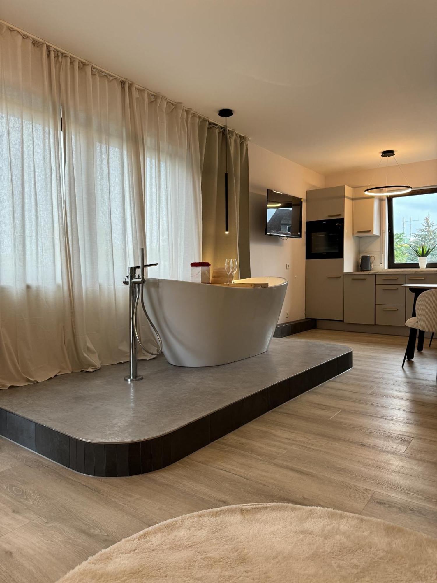Apartmán Leonardo Wuerzburg I Freistehende Badwanne Exteriér fotografie